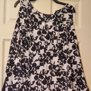 Size 18/20 Lane Bryant sleeveless blouse in black and white